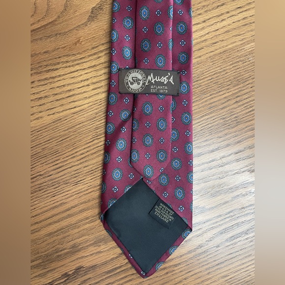 Muse’s of Atlanta Silk Neck Tie - Maroon/Deep Red - excellent preowned condition - Picture 5 of 7